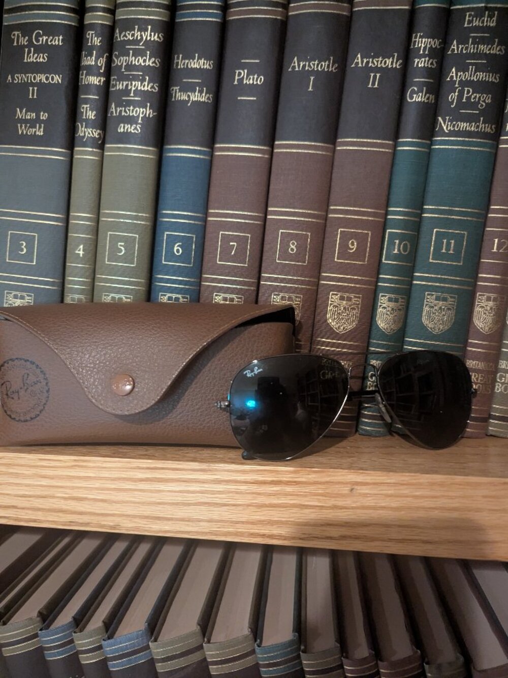 Ray-Ban RB3025 Aviator Sunglasses Black Frame Dark Lenses w/ Case